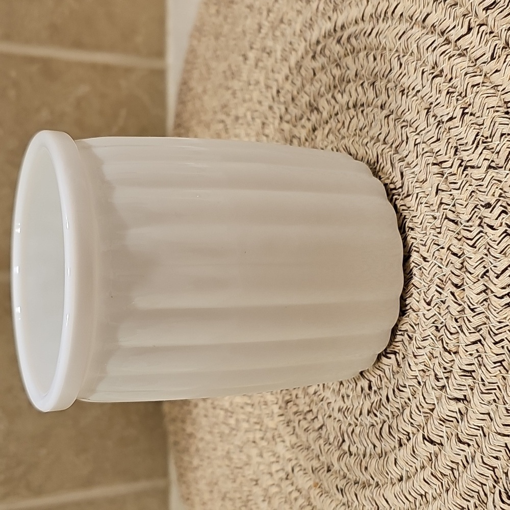 New Hearth And Hand Elegant White "Milk Glass" Bathroom Accessory Set - Picture 5 of 6